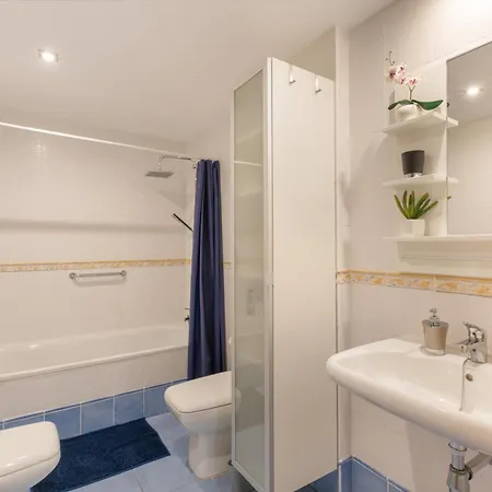 Paradise Bay 阿德耶